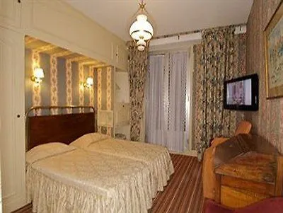 Hotel Courseine Courbevoie 3*,  Frankrijk